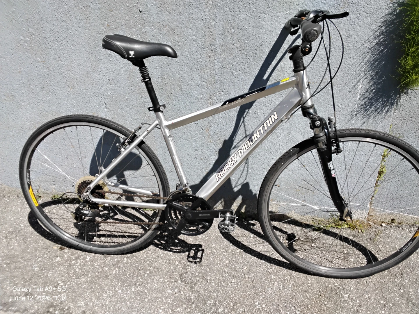 ROCKY MOUNTAIN BICYCLE,24 SPD,18",ALUMINUM,FRONT SHOCKS - photo 2
