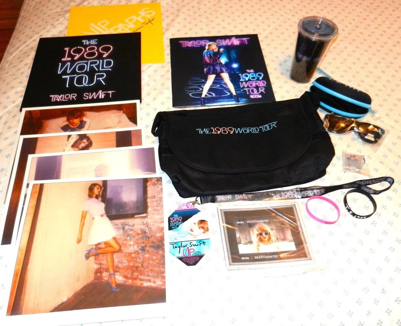Taylor Swift The 1989 World Tour Merch Lot