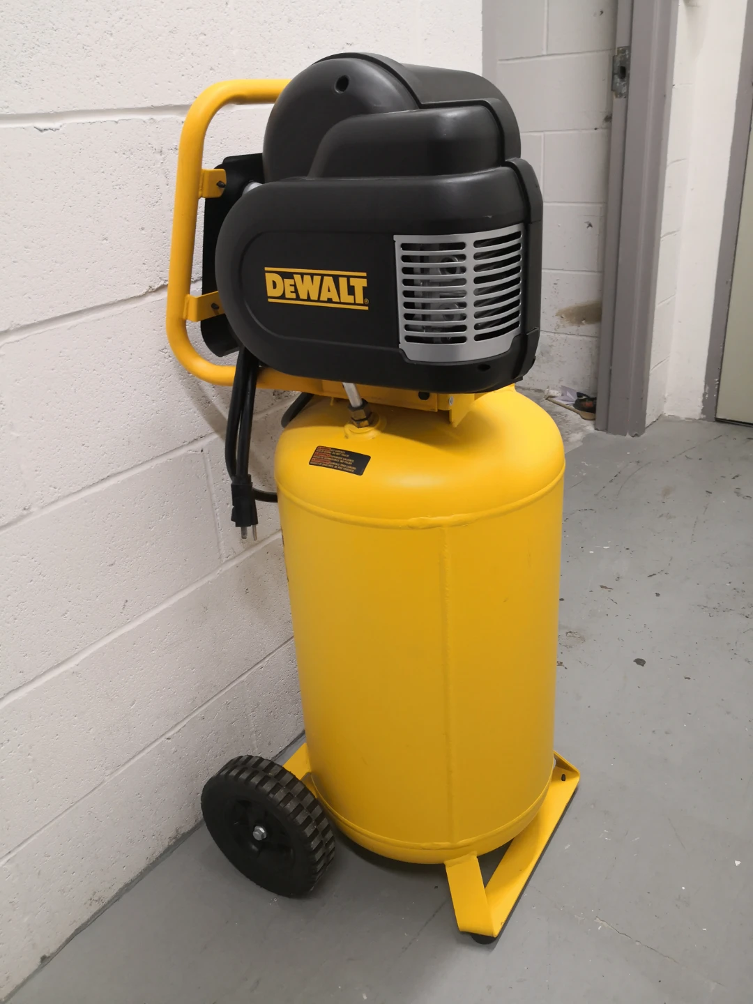 DeWalt Air Compresor 15G - photo 2