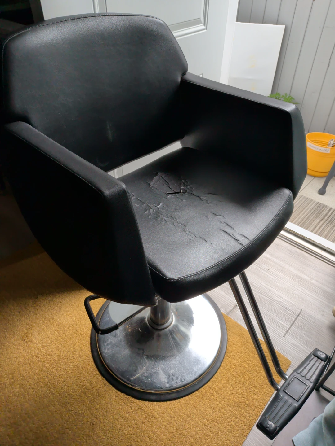Black Salon Chair