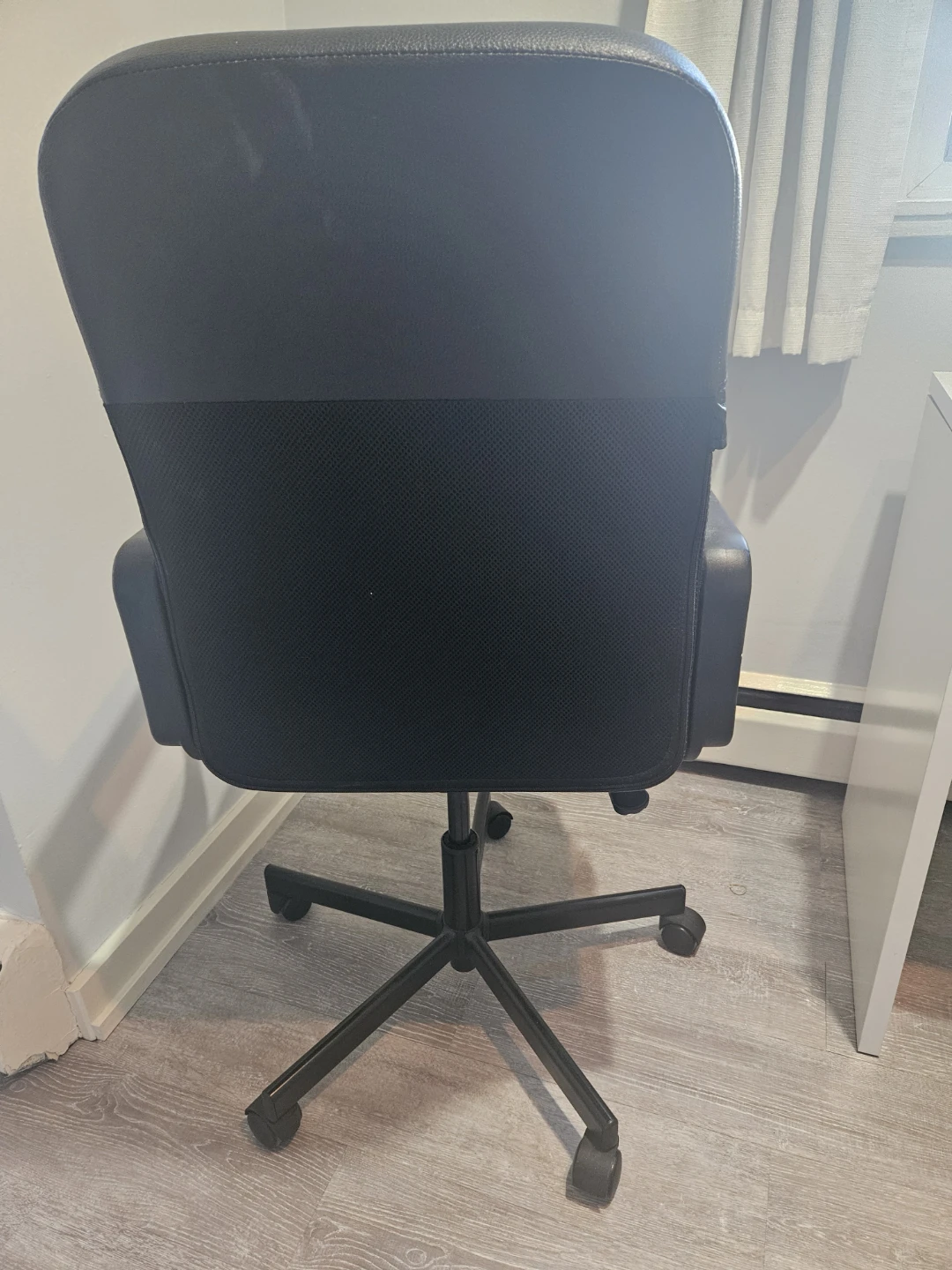 Black Office Chair – Good Condition – $15 - photo 3