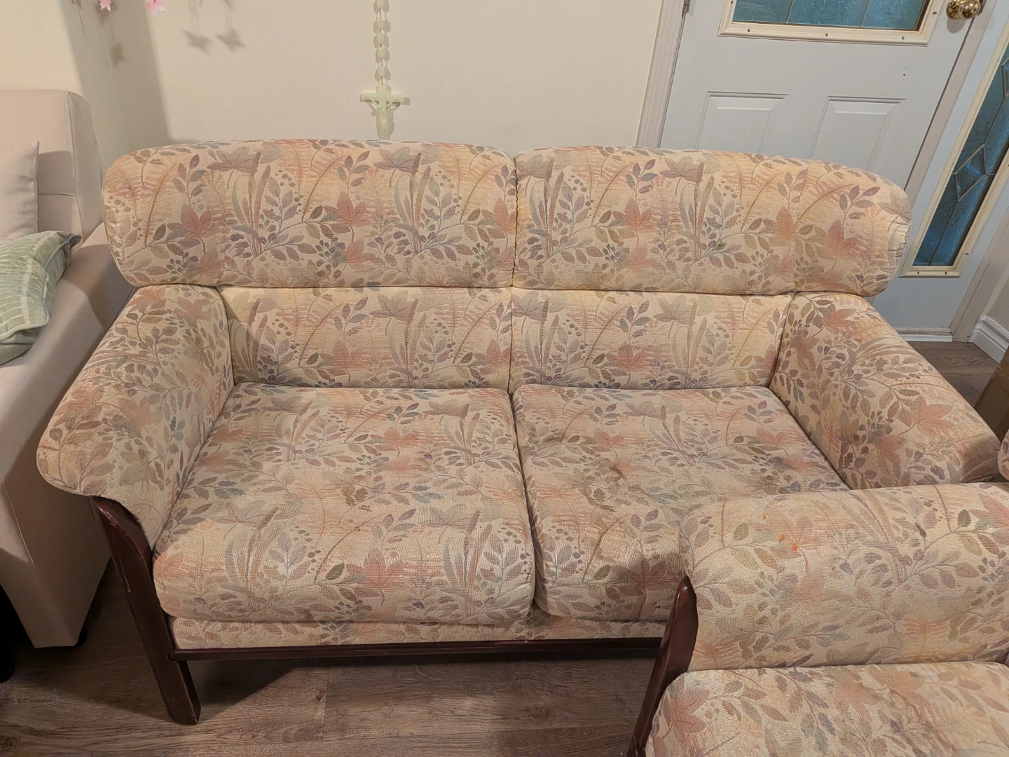 Floral Loveseat and Sofa Set Free - photo 3