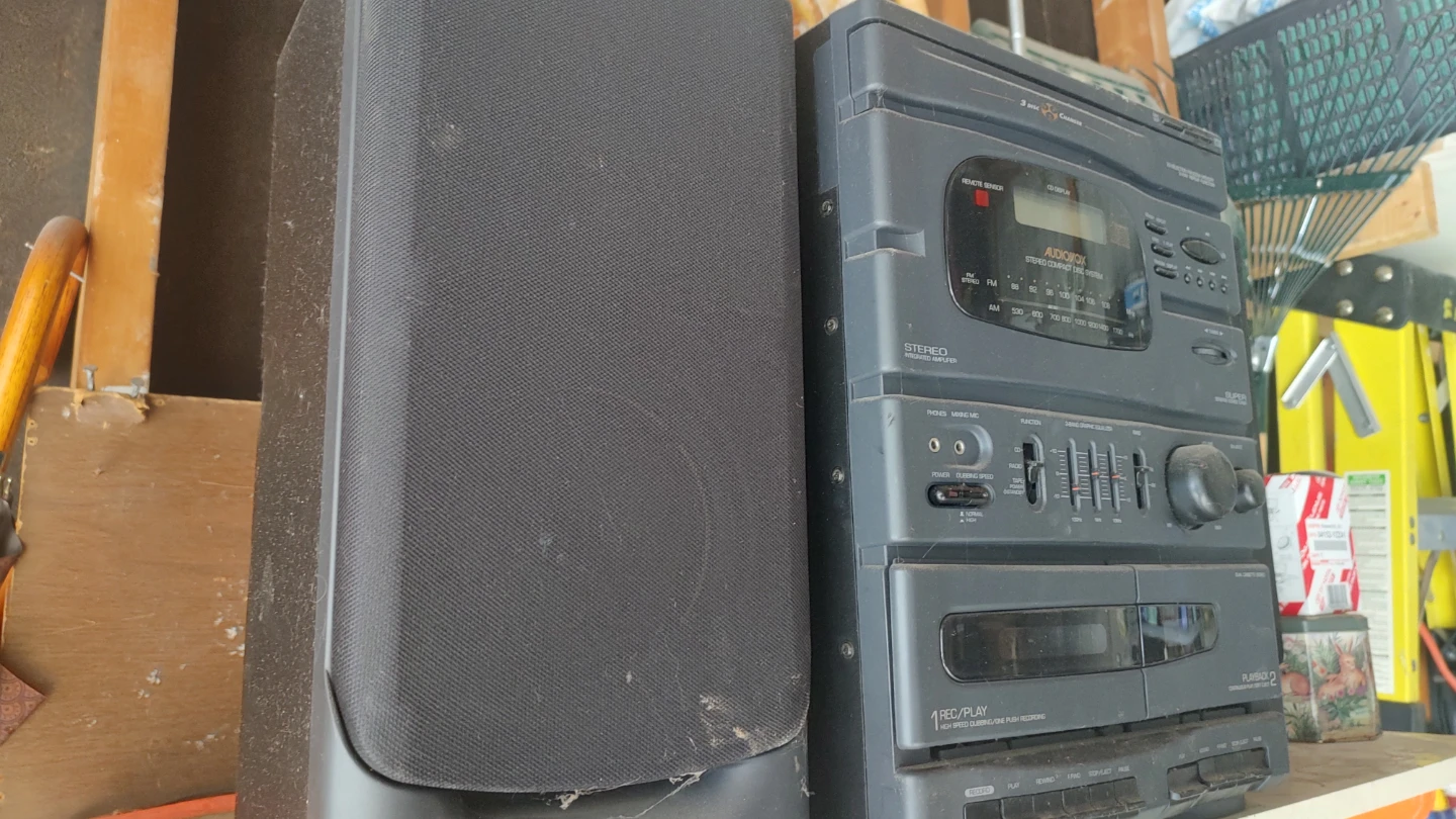 AUDIOVOX Stereo Cassette CD Player - photo 2
