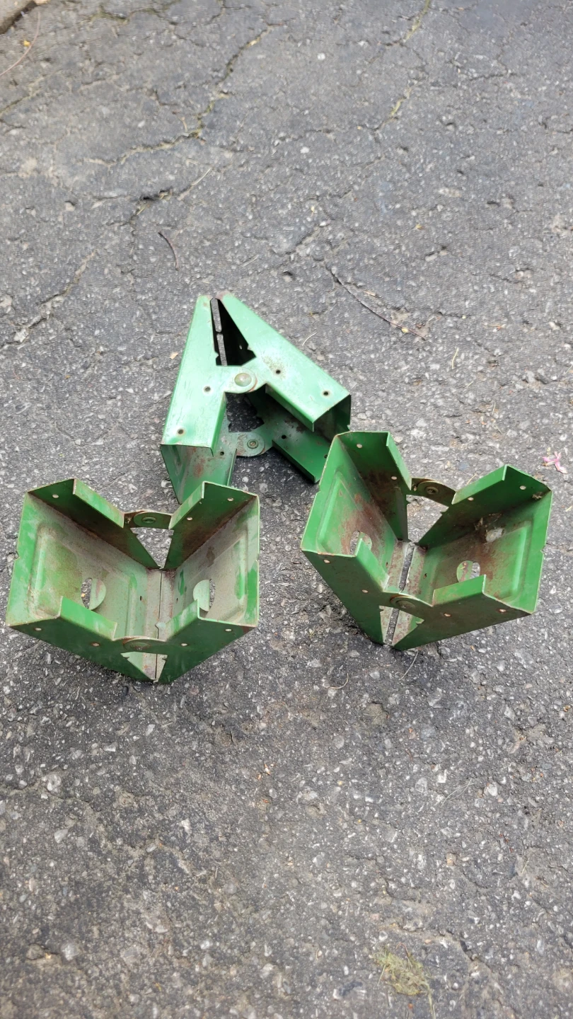 John Deere Green Metal Brackets (Set of 3) - photo 2