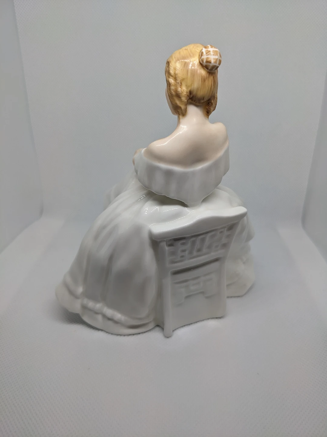 Royal Doulton "Heather" Vintage Figure - photo 3