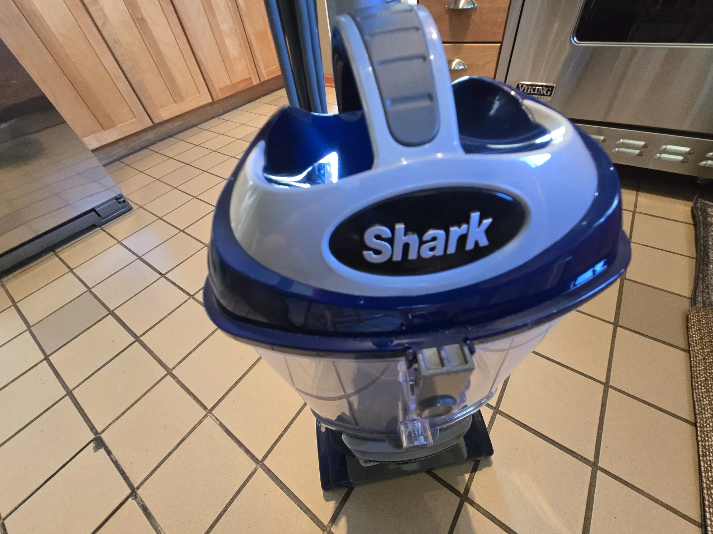 Shark Navigator Lift-Away Deluxe Vacuum Cleaner