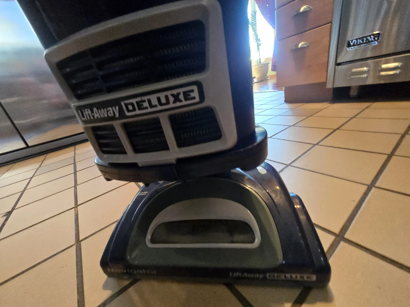 Shark Navigator Lift-Away Deluxe Vacuum Cleaner - photo 5