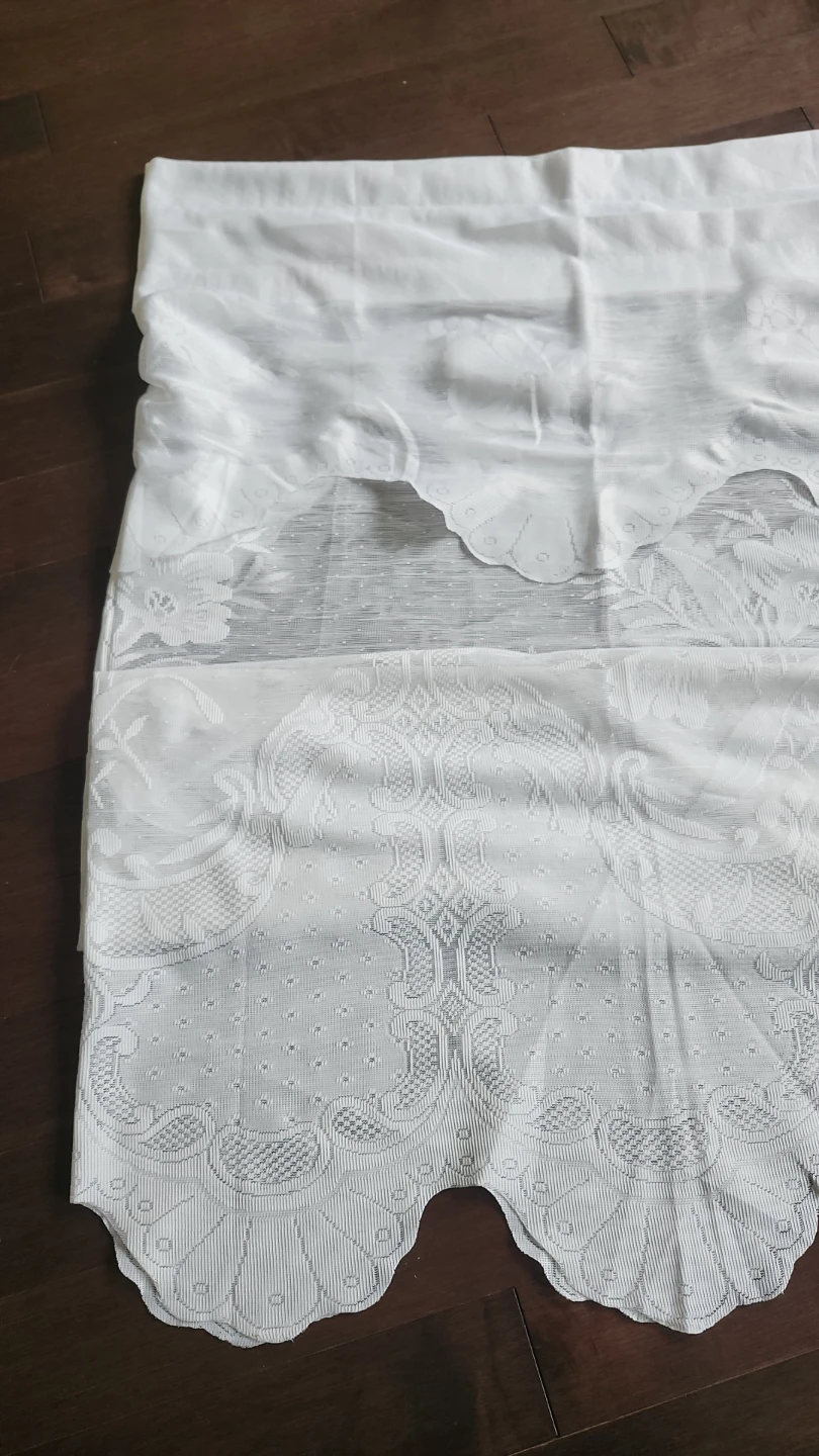 Set of 3  White Lace Window Curtains – Scalloped Edge