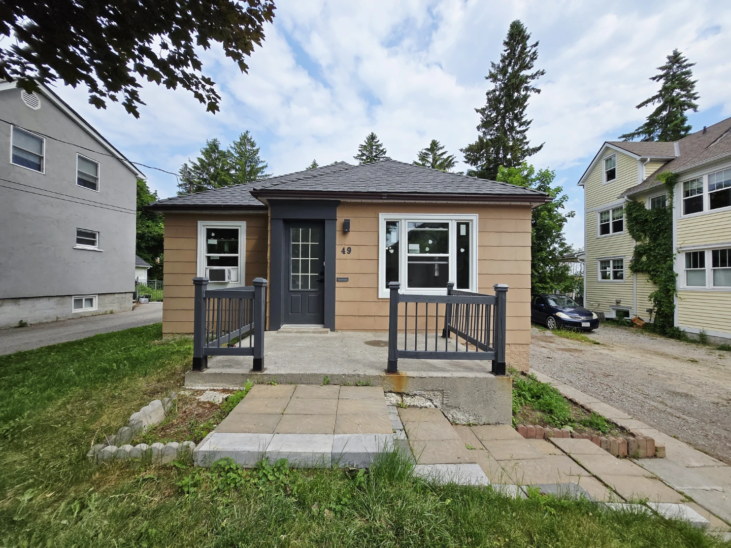House for Rent- Richmond Hill-main floor