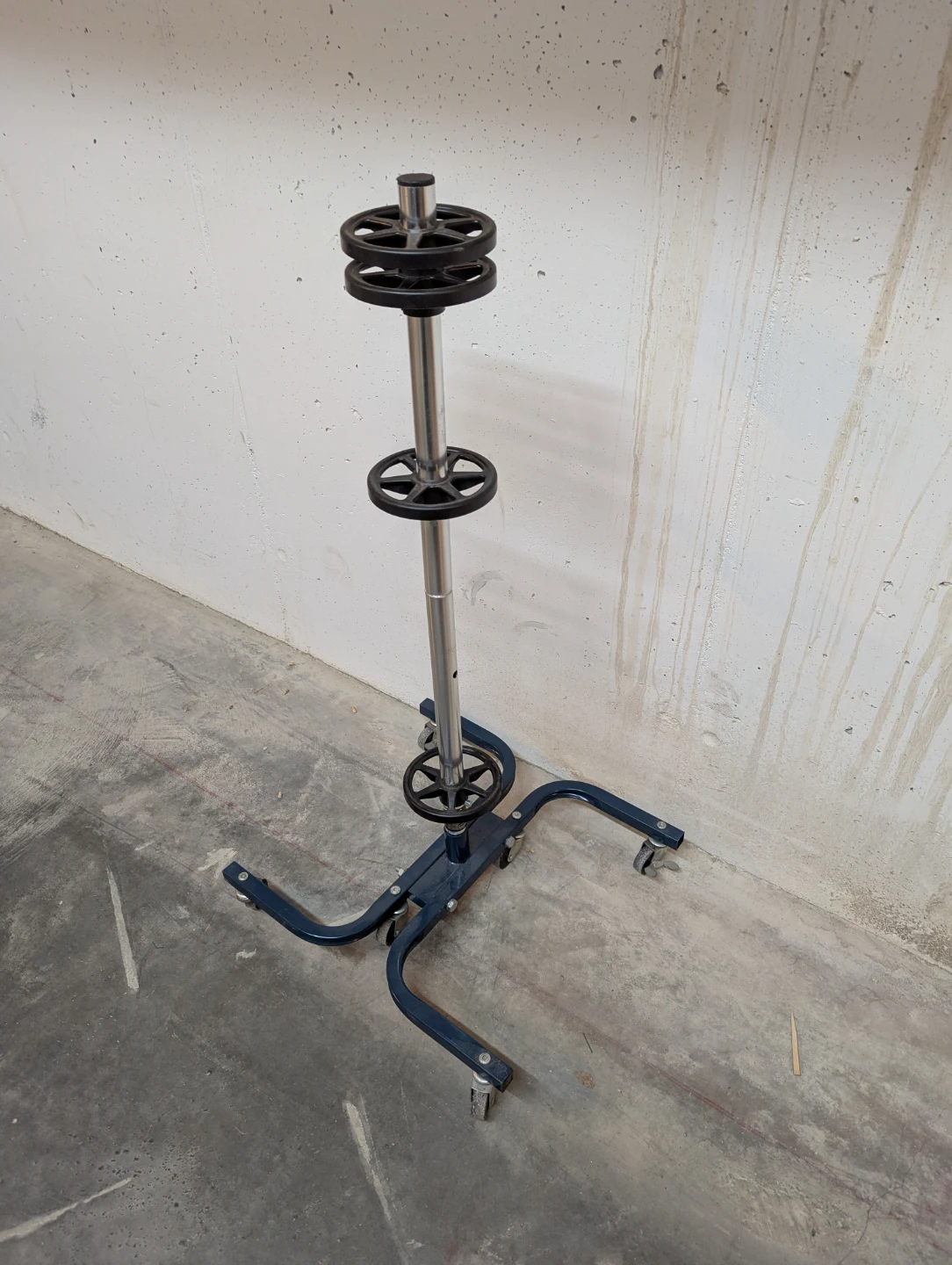 Tire mobile vertical storage