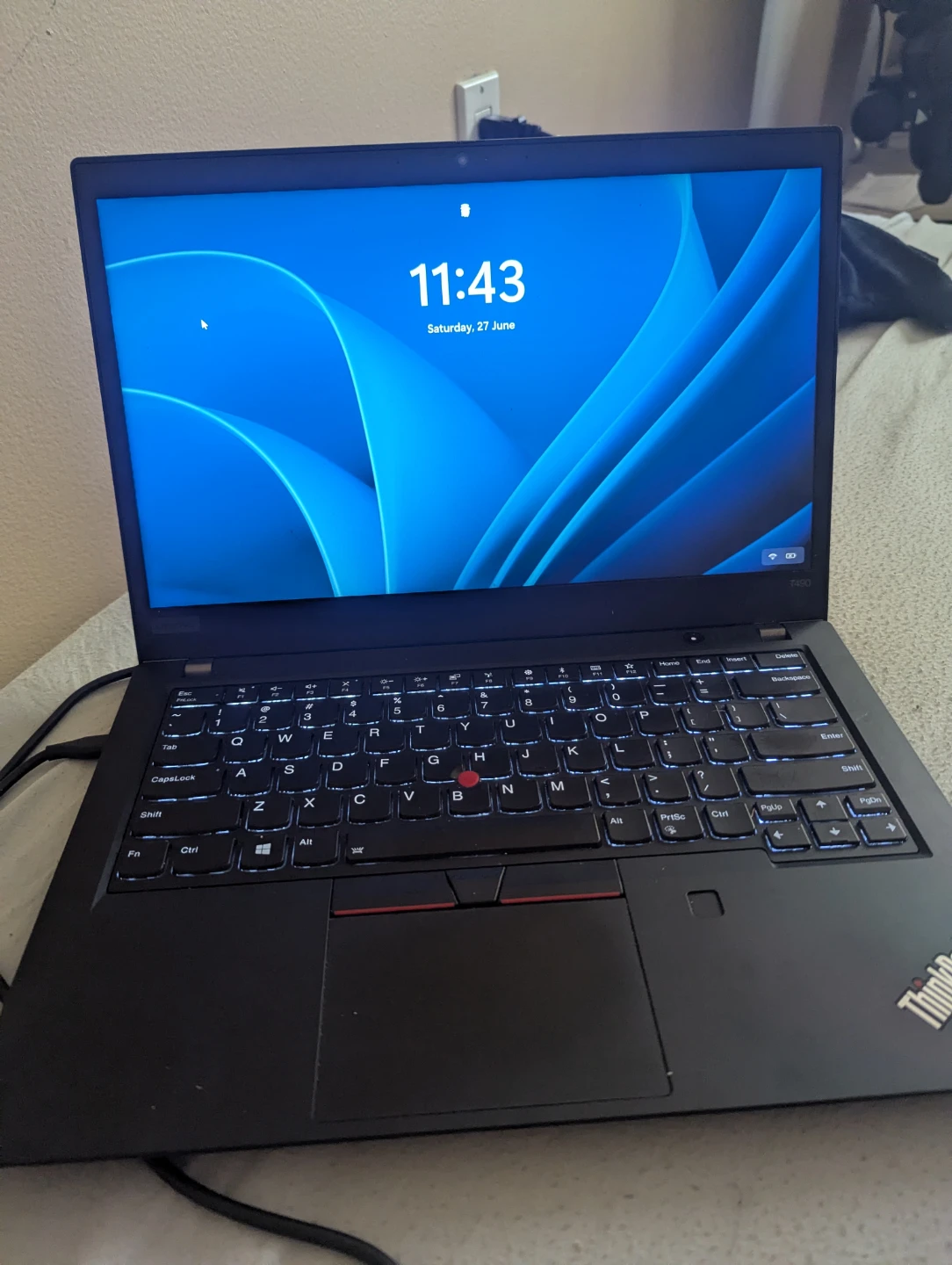 Lenovo ThinkPad t490 laptop works great needs new battery - photo 2