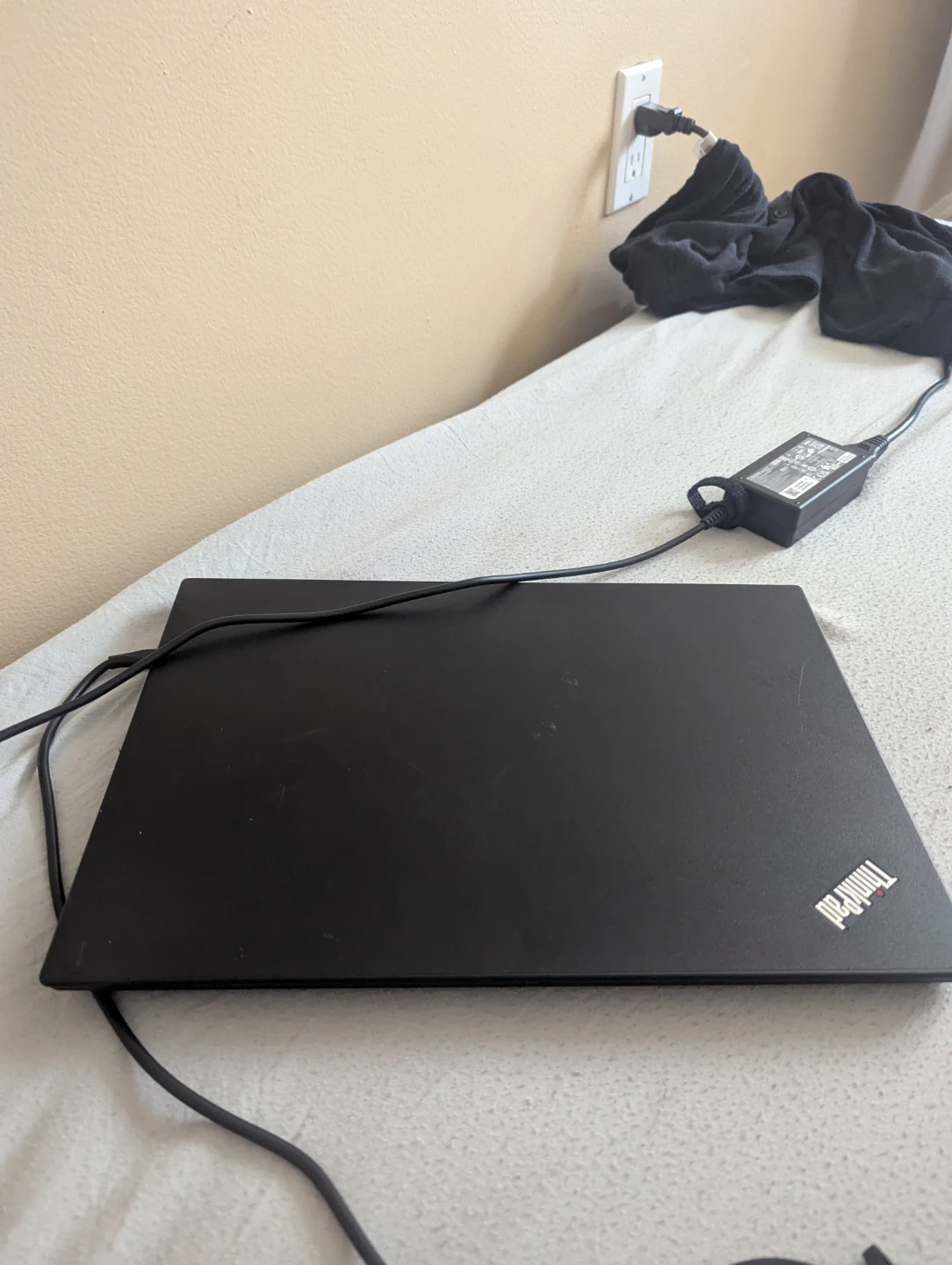 Lenovo ThinkPad t490 laptop works great needs new battery - photo 3