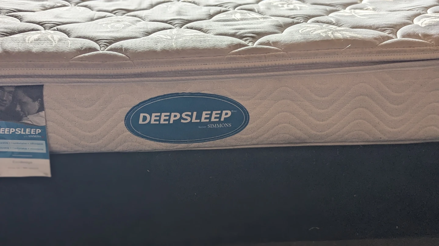 Queen Simmons DeepSleep Mattress what the box/free delivery - photo 3
