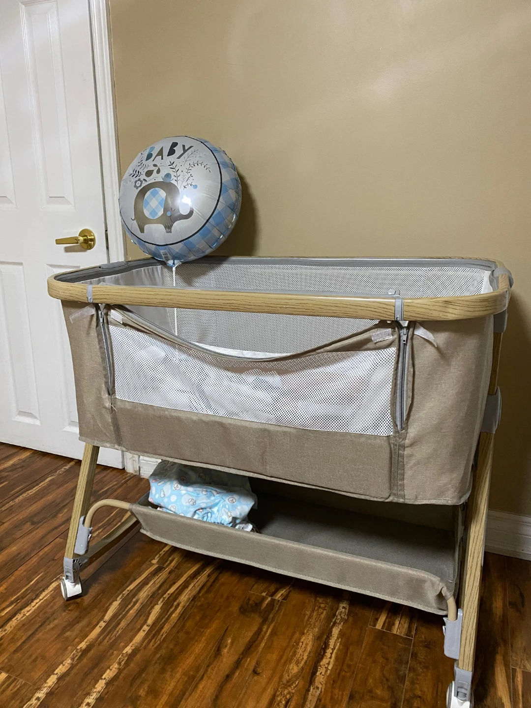 Baby Bassinet with Elephant Balloon