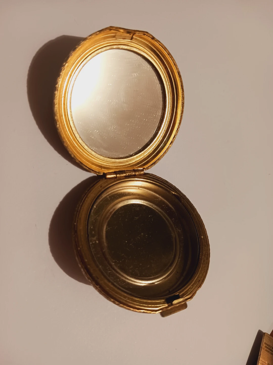 Gorgeous Vintage Gold Tone Compact Mirror - photo 3