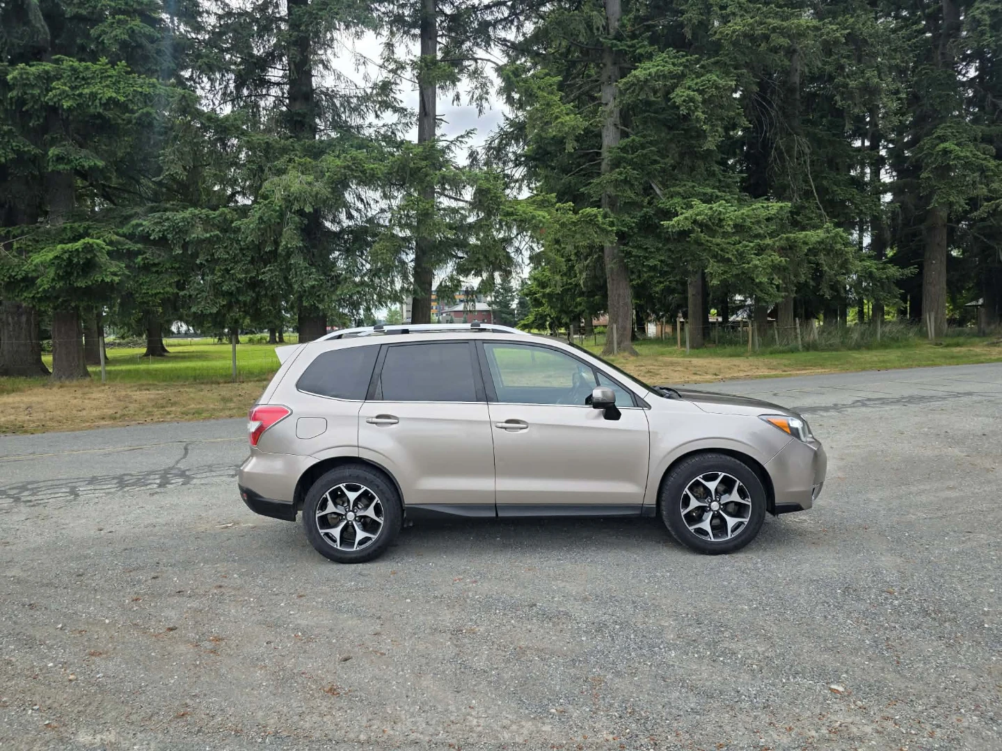 Subaru Forester XT SUV - photo 2