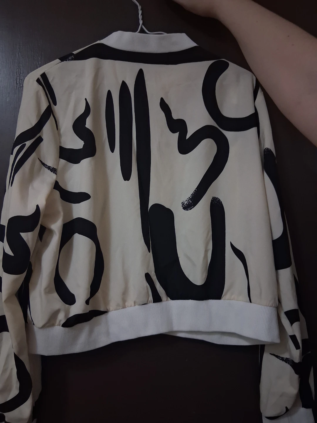 Cream and Black Abstract Print Cropped Jacket - photo 4