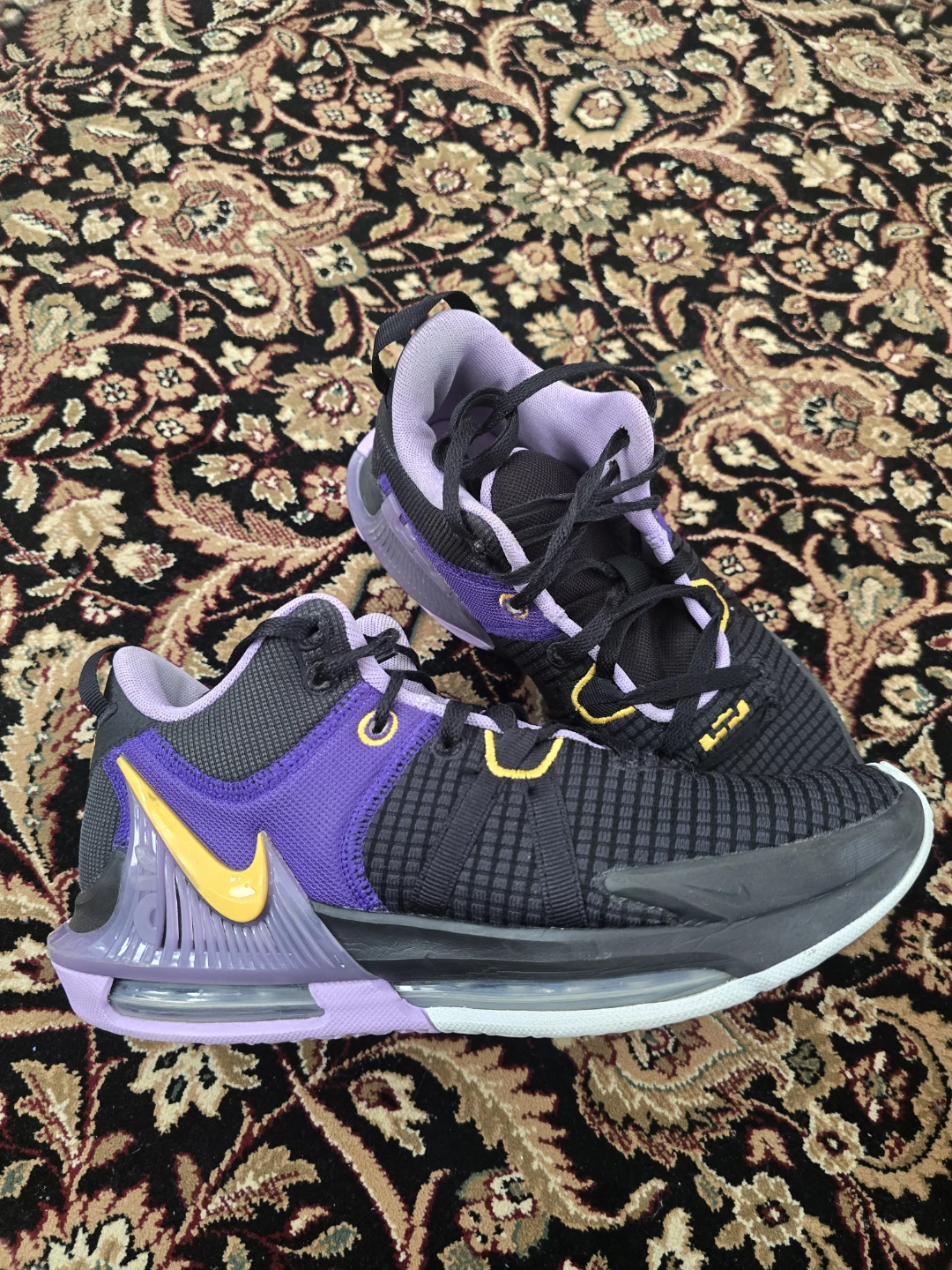 NIKE LEBRON Basketball shoes ..👟🏀