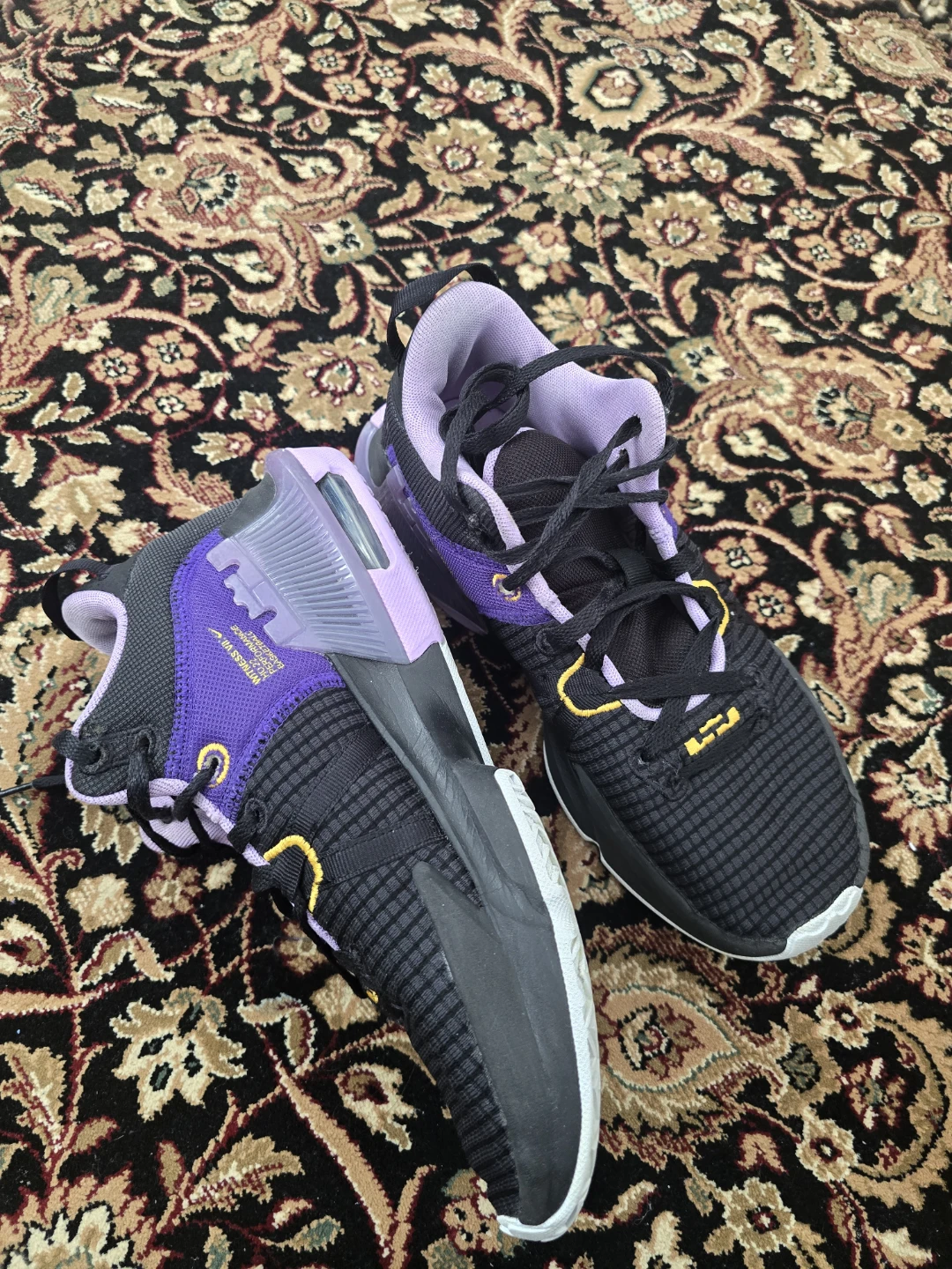 NIKE LEBRON Basketball shoes ..👟🏀 - photo 3