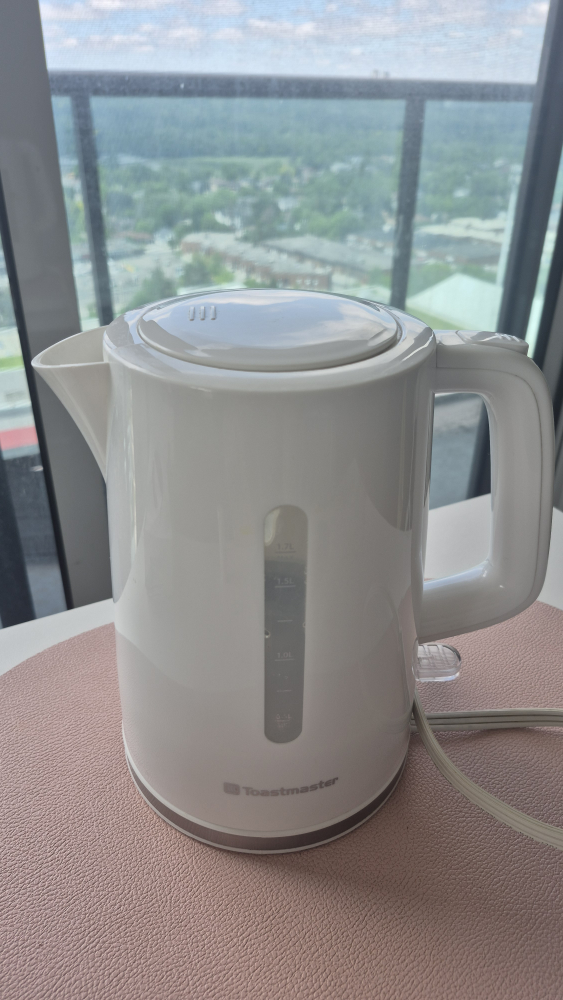 Toastmaster White Electric Kettle