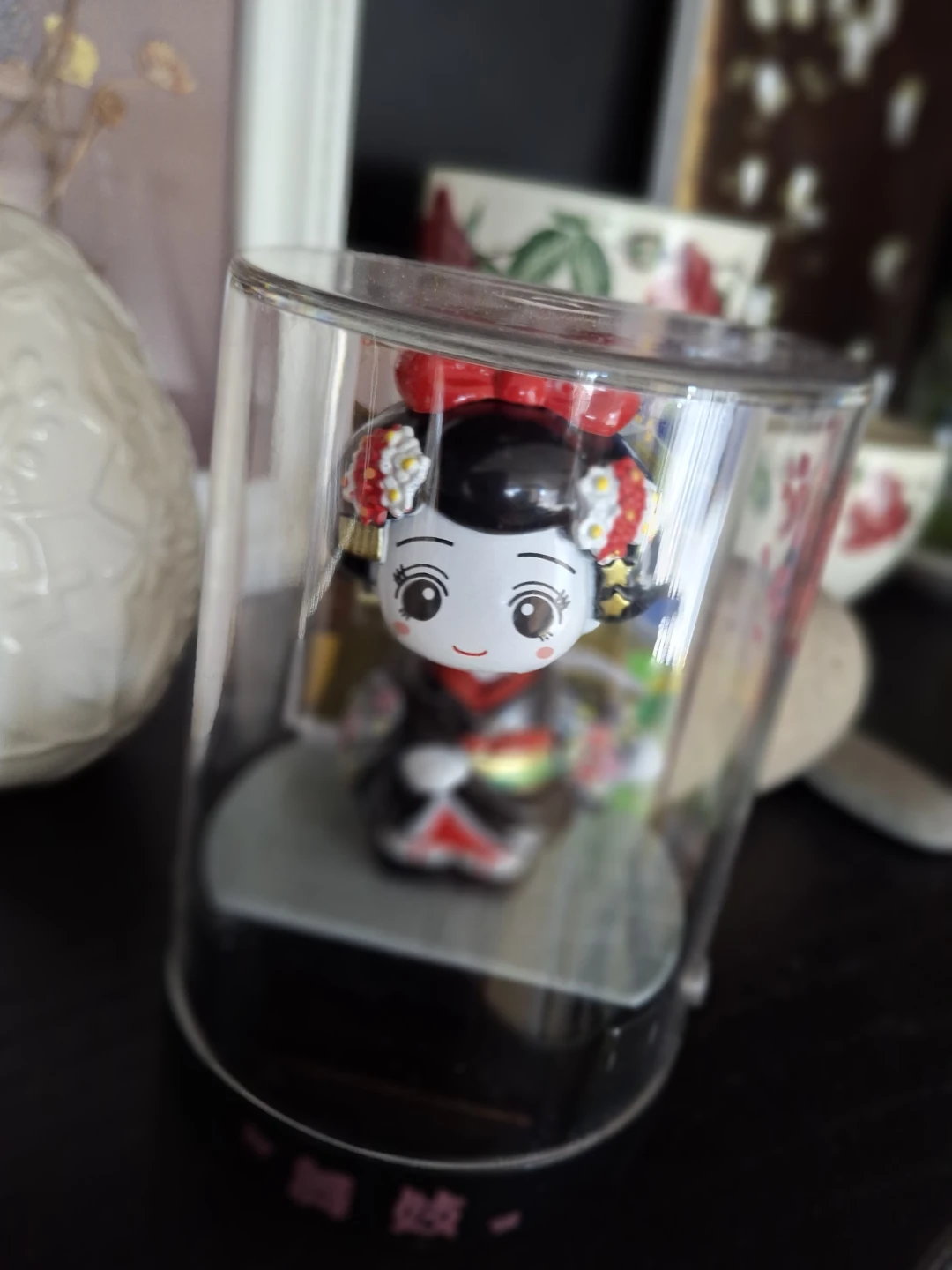 Solar Powered Dancing Geisha Figurine - photo 3