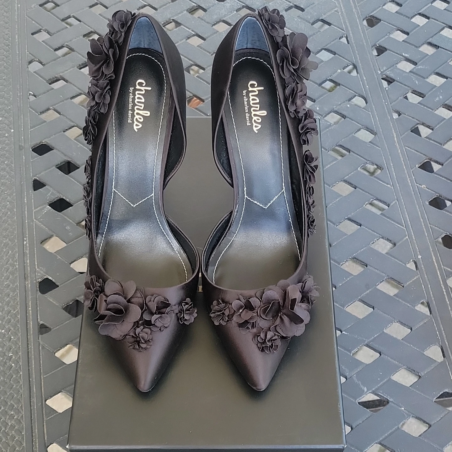 Charles by Charles David Black Satin Floral Heels Size 10 - photo 2