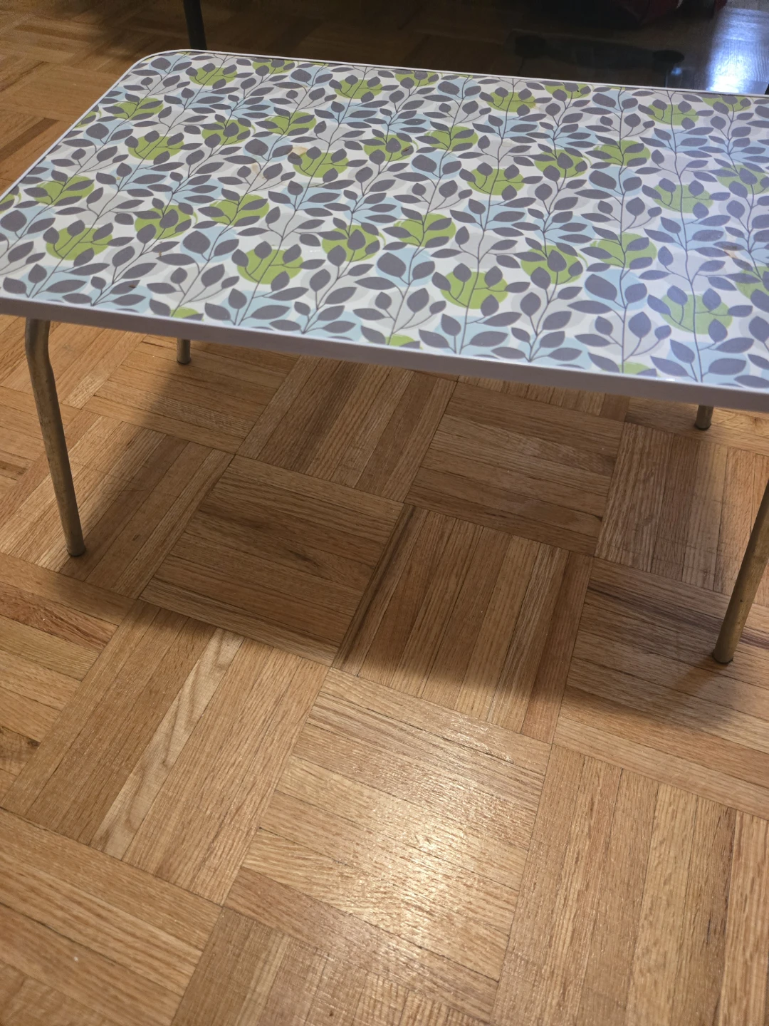 Retro Table with Leaf Pattern