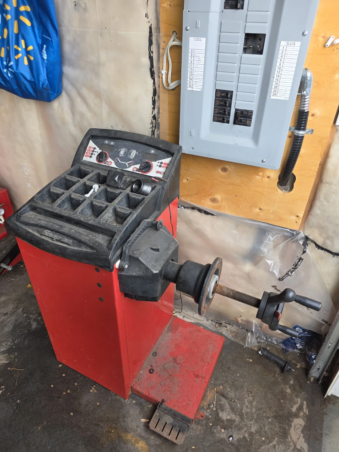 Snap-on Wheel Balancer - photo 3