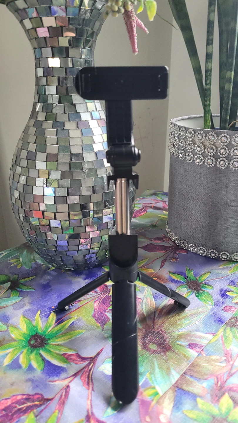 Black Selfie Stick Tripod for Phones
