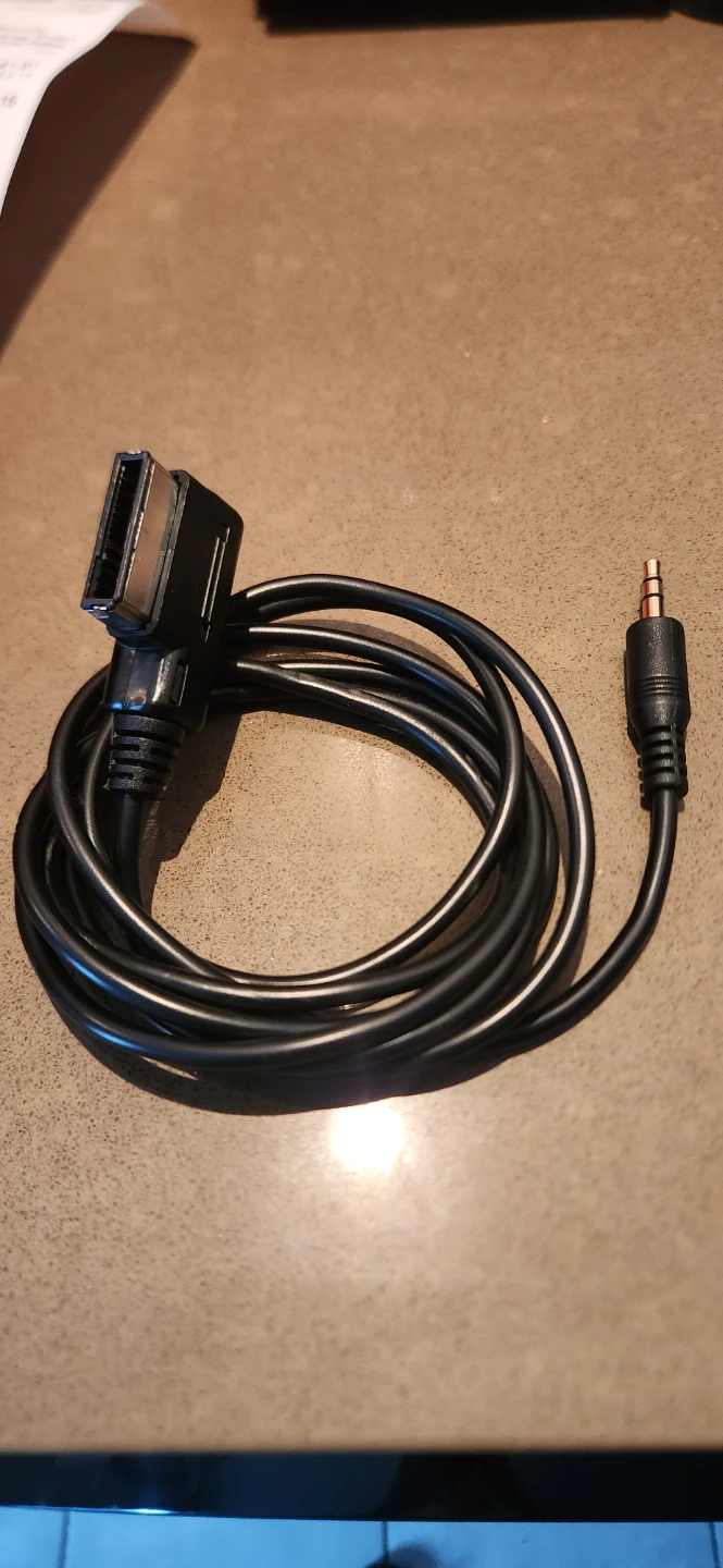 30-Pin to 3.5mm Audio Aux Cable