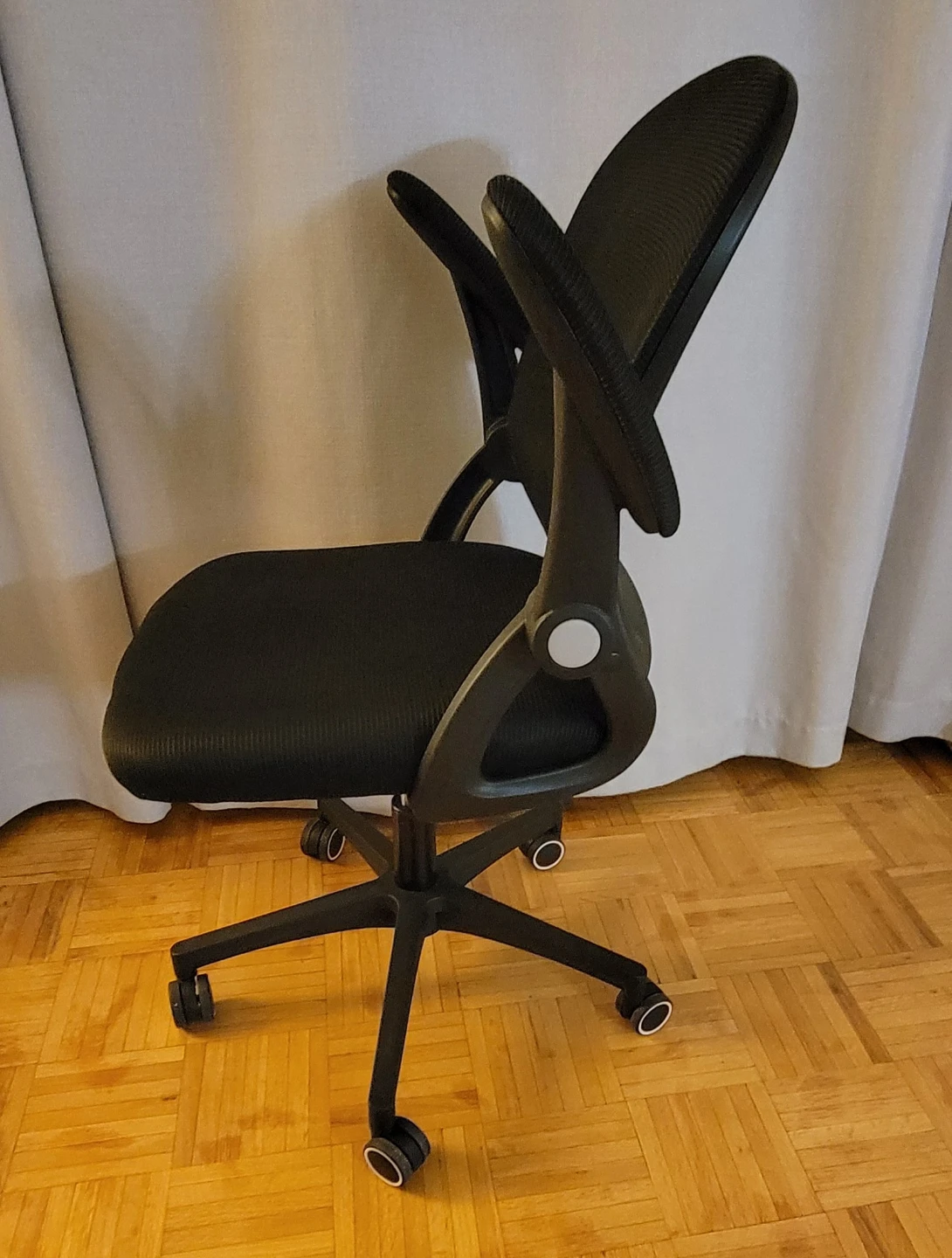 Black Mesh Office Chair with Flip-Up Arms ⚽ - photo 2