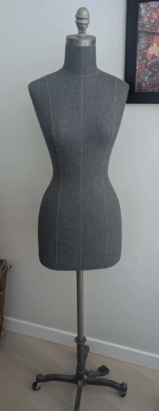 Royal Dress Form Refurbished - photo 3