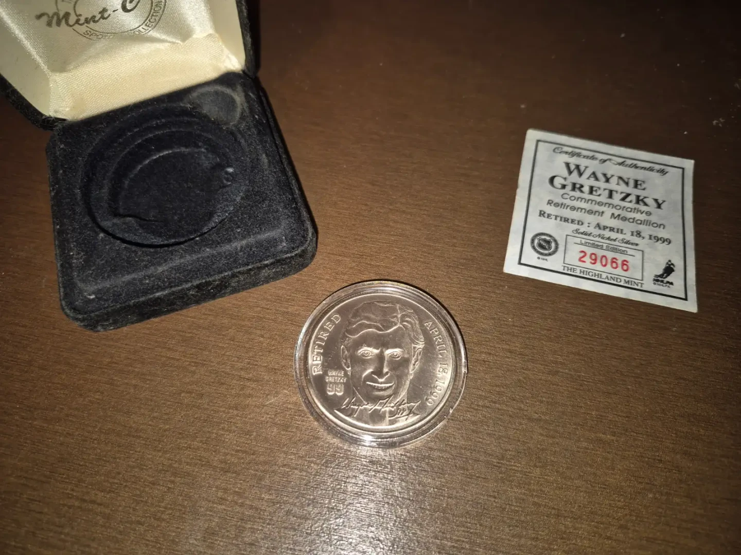 Wayne Gretzky Commemorative Retirement Medallion ⚽️ - photo 3