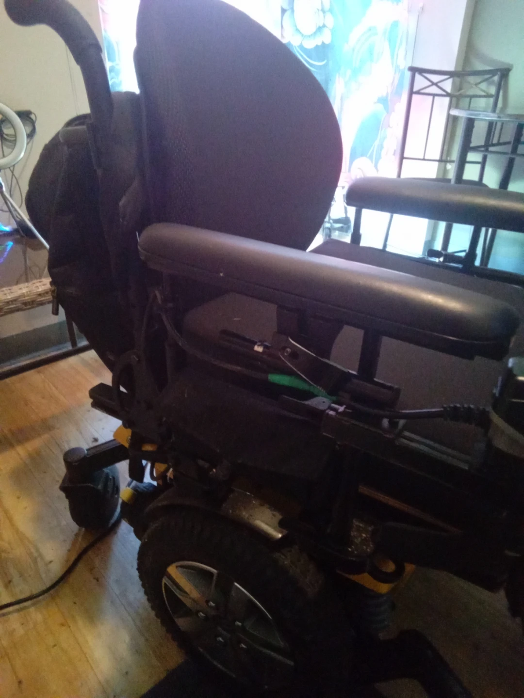 Quantum Power Wheelchair - photo 3