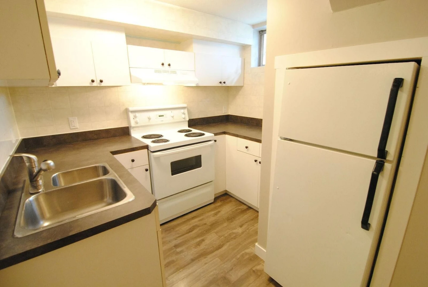 Apartment Rental 2bdrm 1bath 11206 38 St. Edmonton,AB - photo 2