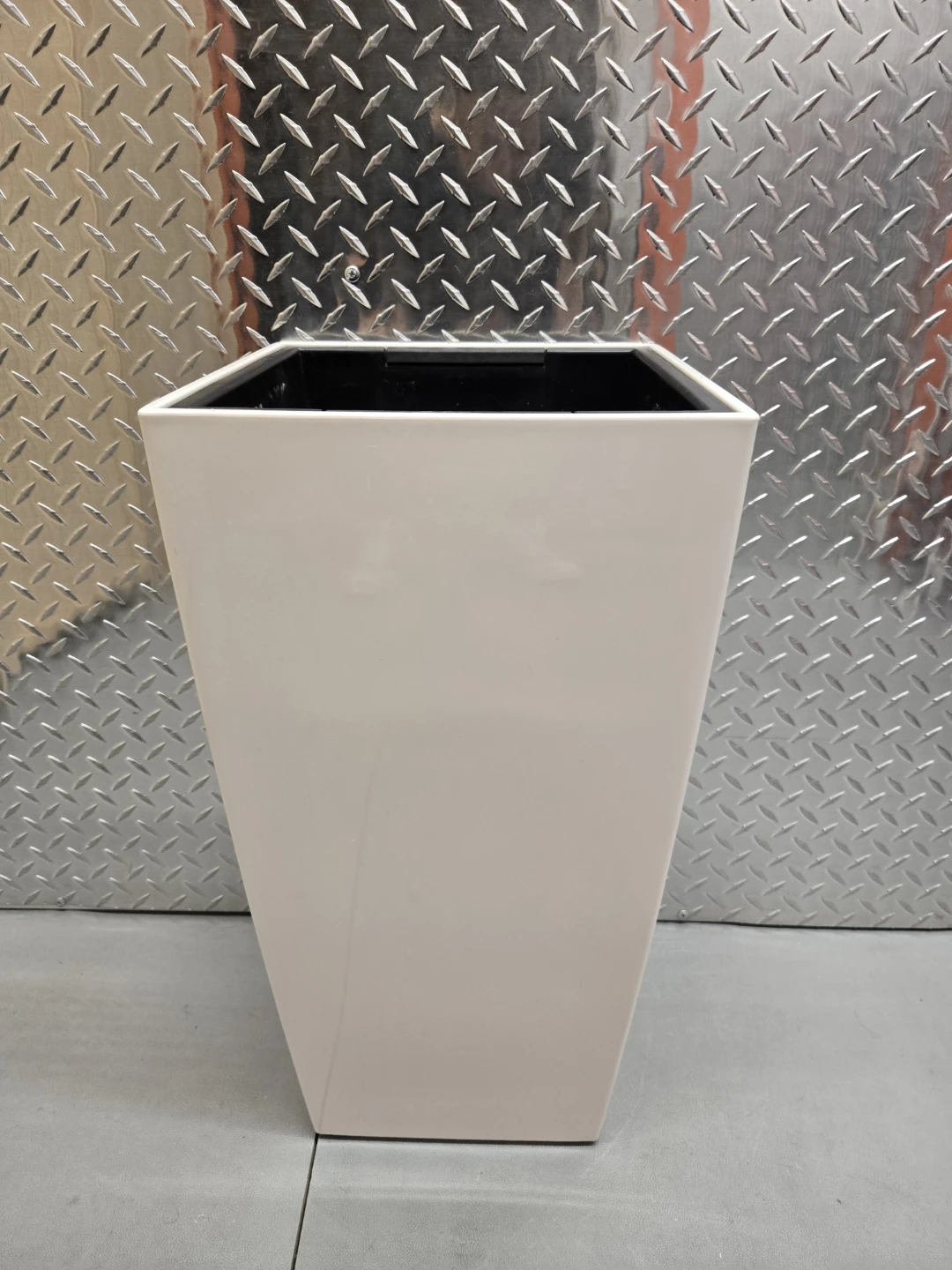 Lechuza CUBICO Premium White Self-Watering Tall Planter