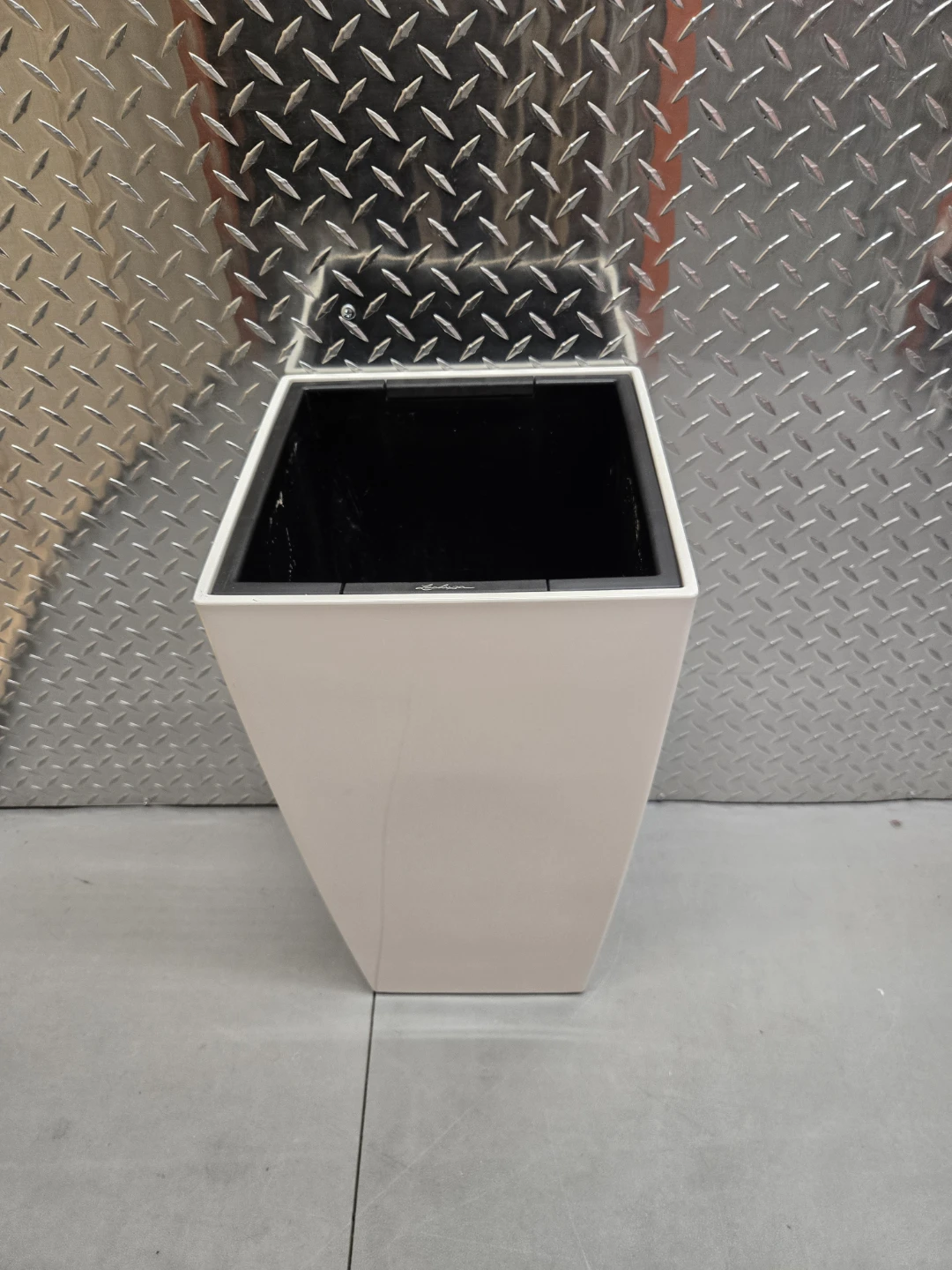 Lechuza CUBICO Premium White Self-Watering Tall Planter - photo 2
