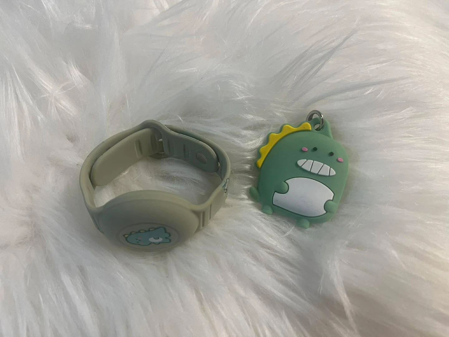 Kids Dinosaur AirTag Wristband and Charm Set - photo 3