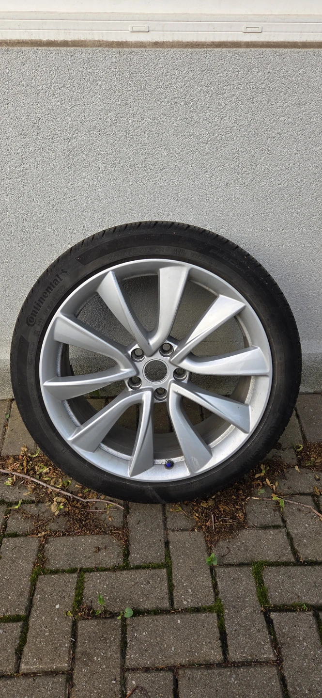 Original Tesla model 3 19" rim 235/40 Continental Tire Set of 4