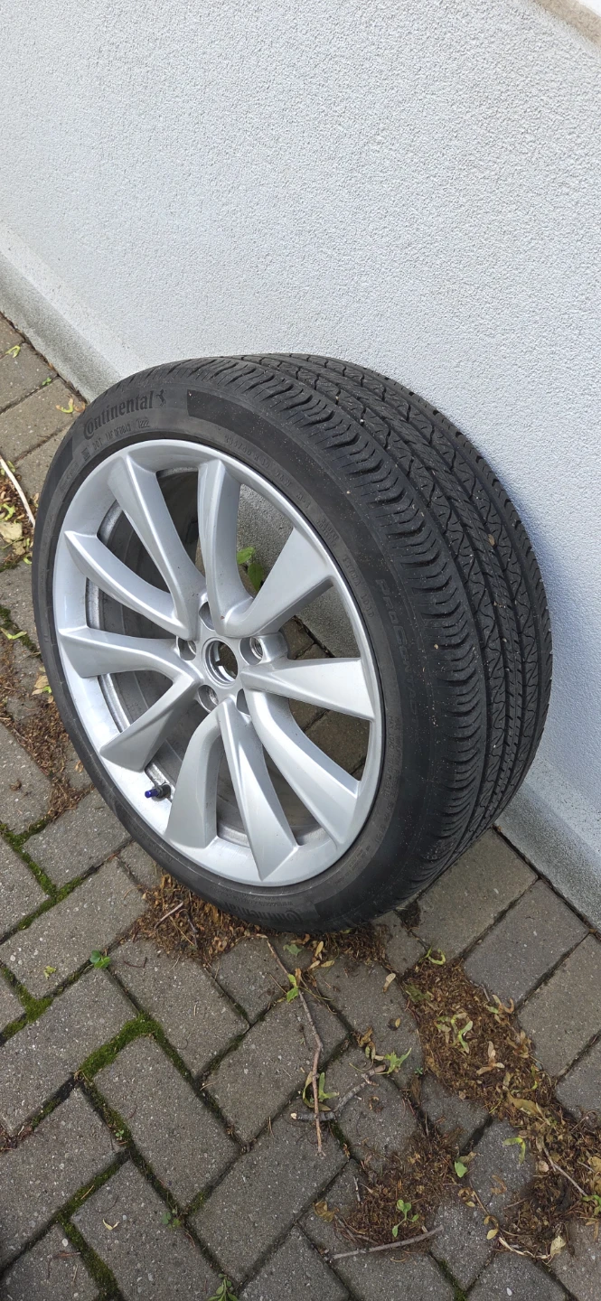 Original Tesla model 3 19" rim 235/40 Continental Tire Set of 4 - photo 4