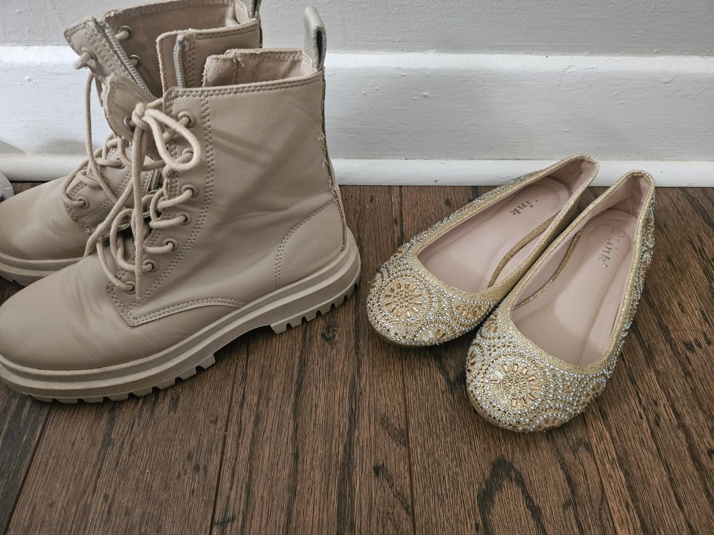 Size 4-4.5 Shoes - photo 2