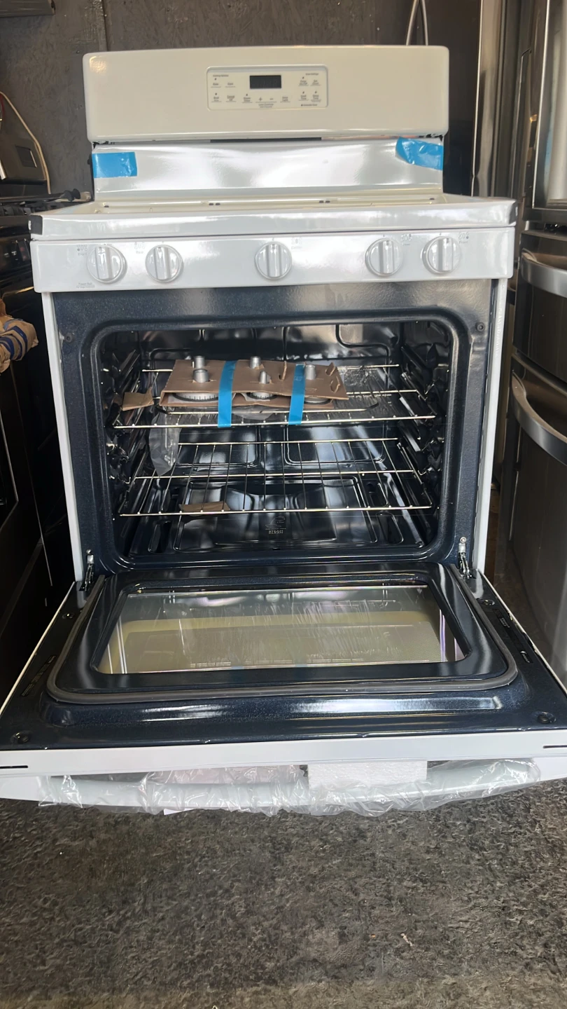 White GE Gas Range with Oven new - photo 4