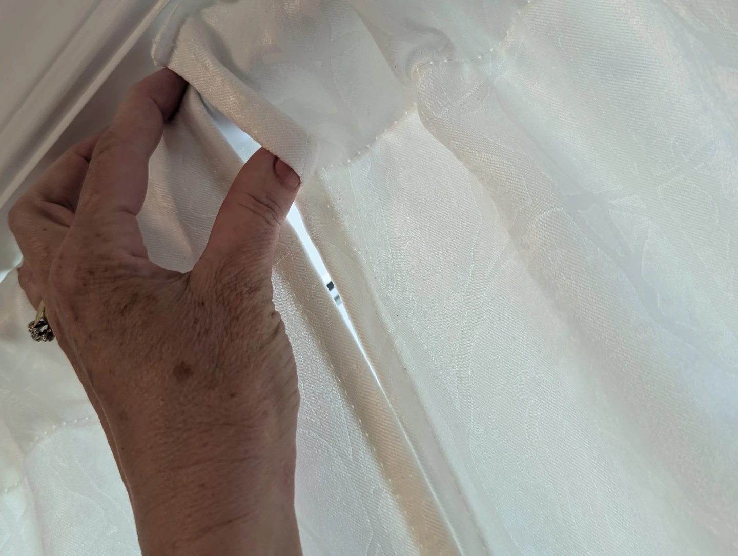 White textured curtains - photo 4