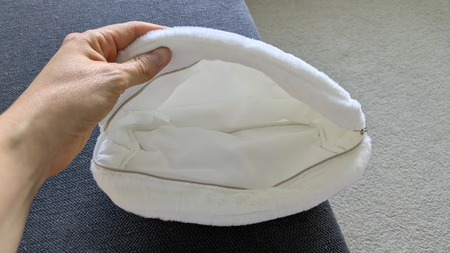 Lancôme White Faux Fur Cosmetic Bag - photo 2