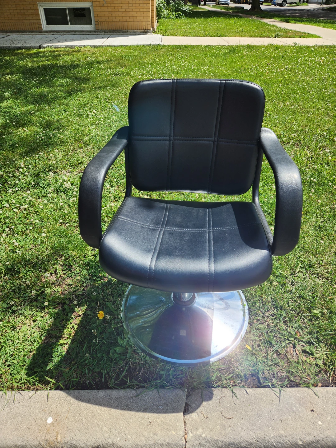 Black Hydraulic Barber Chair