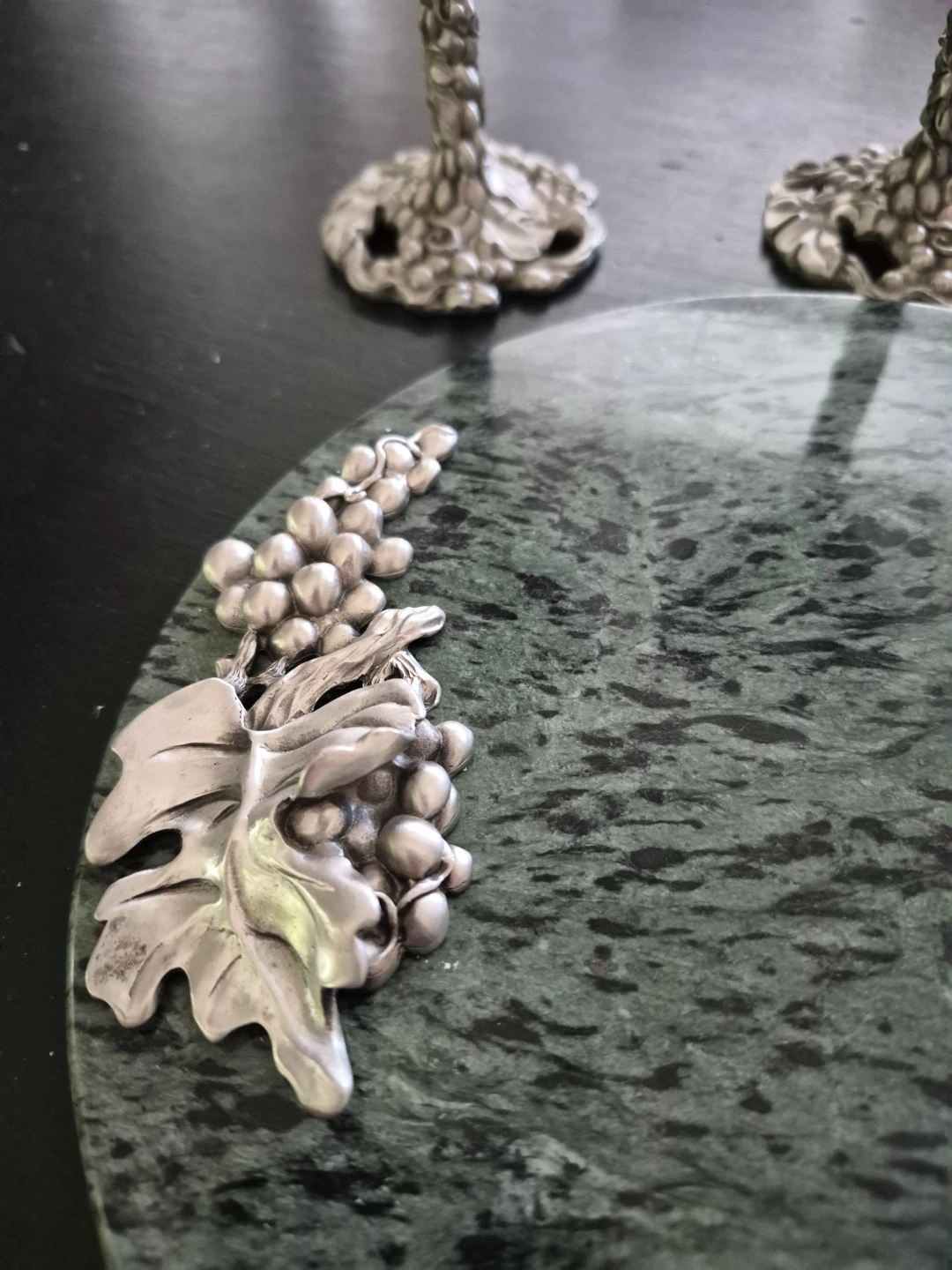 Ornate Pewter Grape-Themed Wine Glasses and Cheese Board Set - photo 4