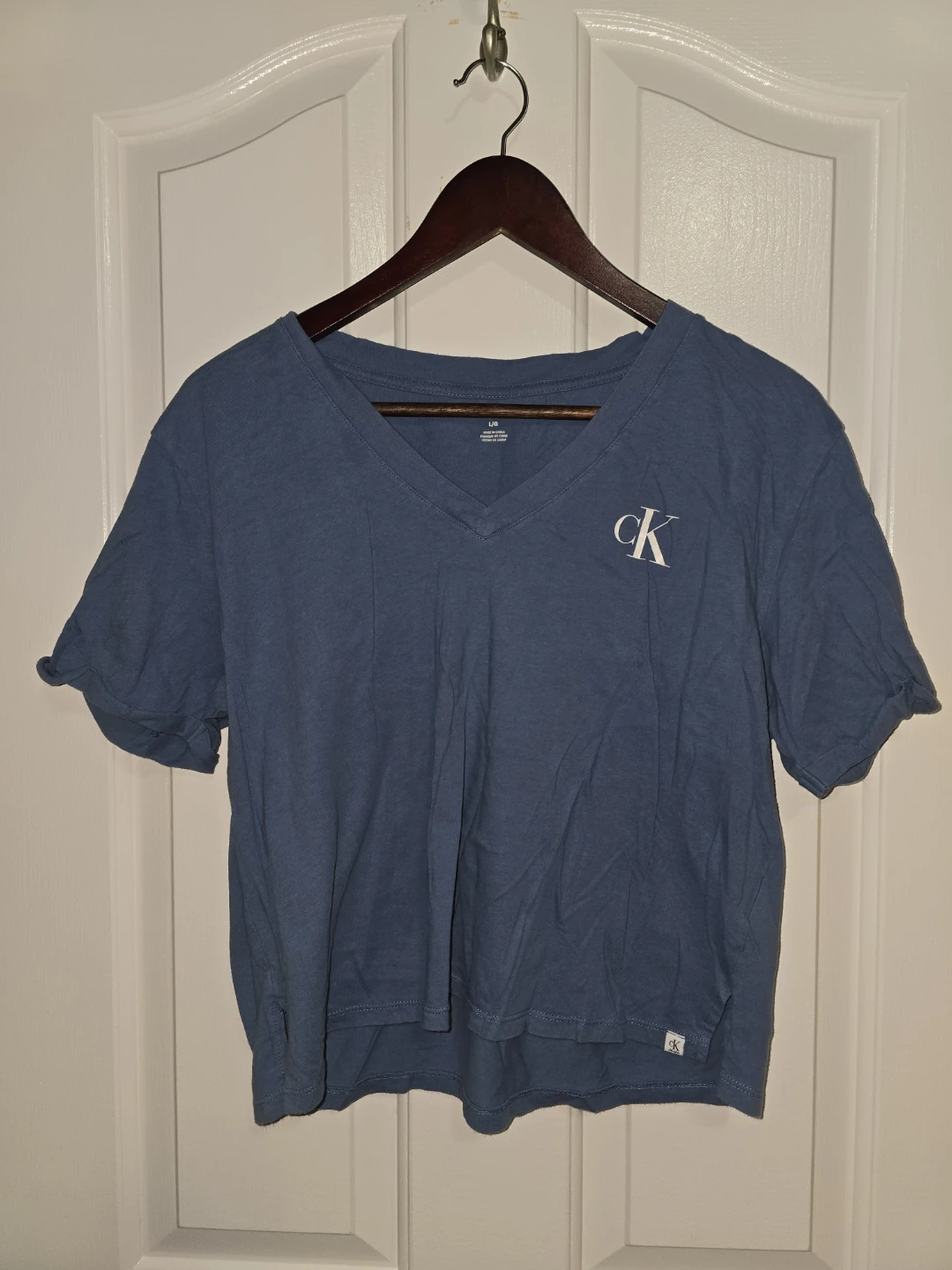 Calvin Klein V-Neck Cropped T-Shirt