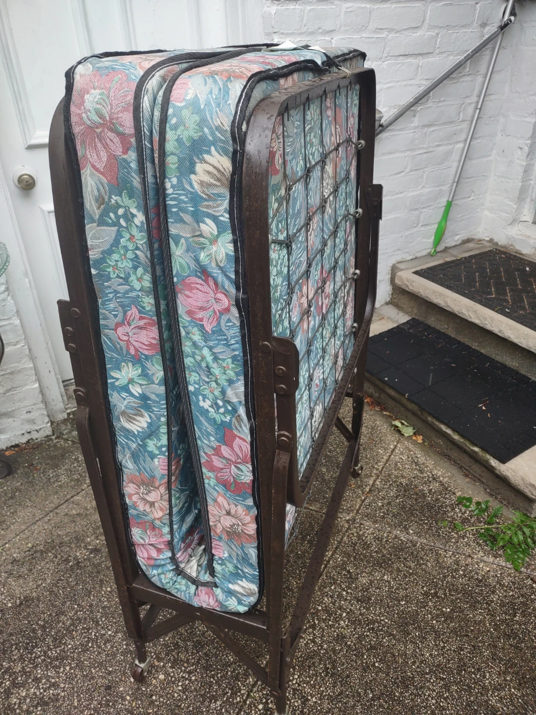 Folding Bed frame w/mattress
