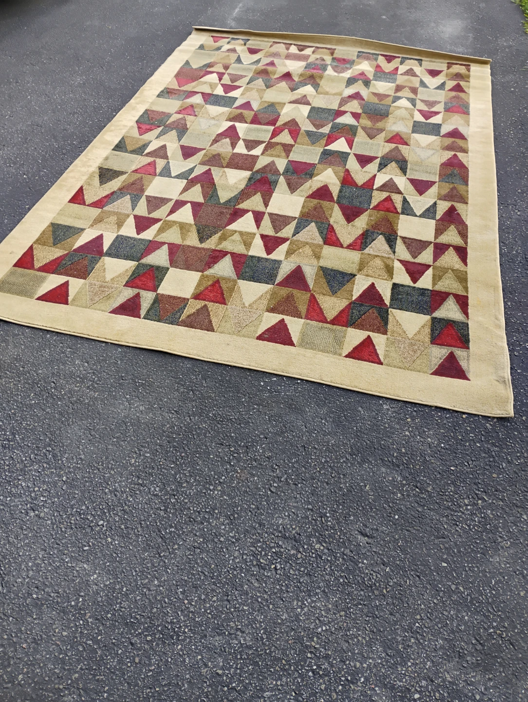 Area Rug - Geometric Pattern