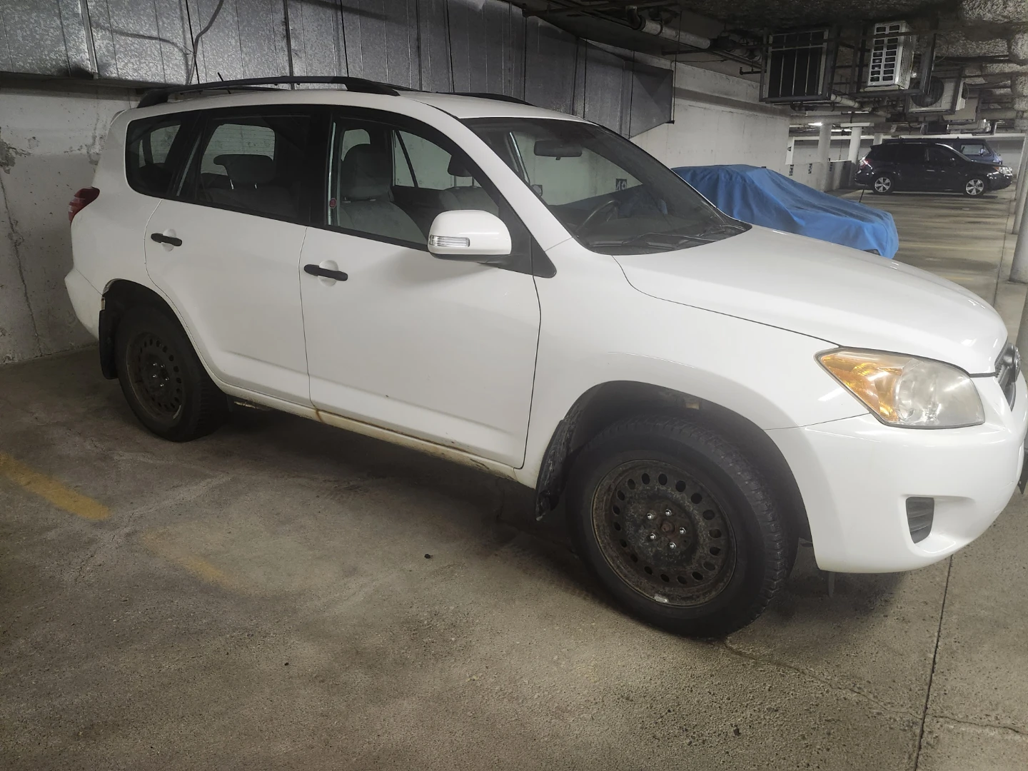 White Toyota RAV4 SUV - photo 2